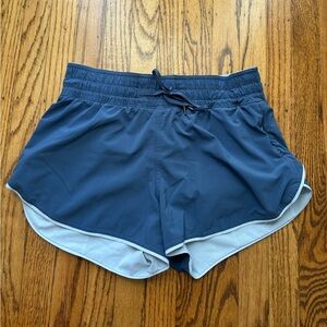 Lululemon Reversible Mid-Rise Short 3”